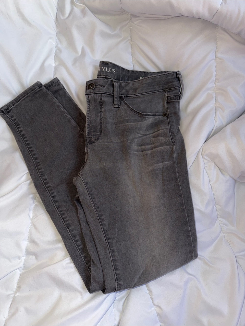 STYLUS Women's Gray Skinny Jeans - Washed Charcoal Finish